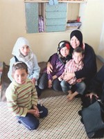 وتحتضن طفلين يتيمين
