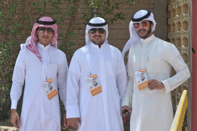 مؤيدون لشارع العجمي
