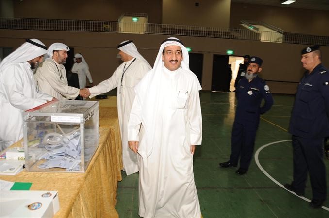 المستشار احمد العجيل في احدى اللجان