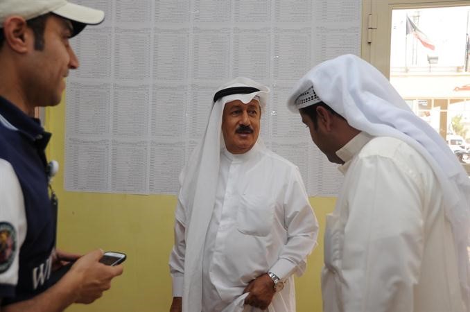 جواد بوخمسين متوجها للتصويت