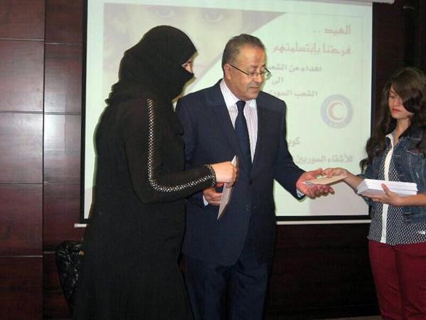 جانب من توزيع كبونات كسوة العيد2