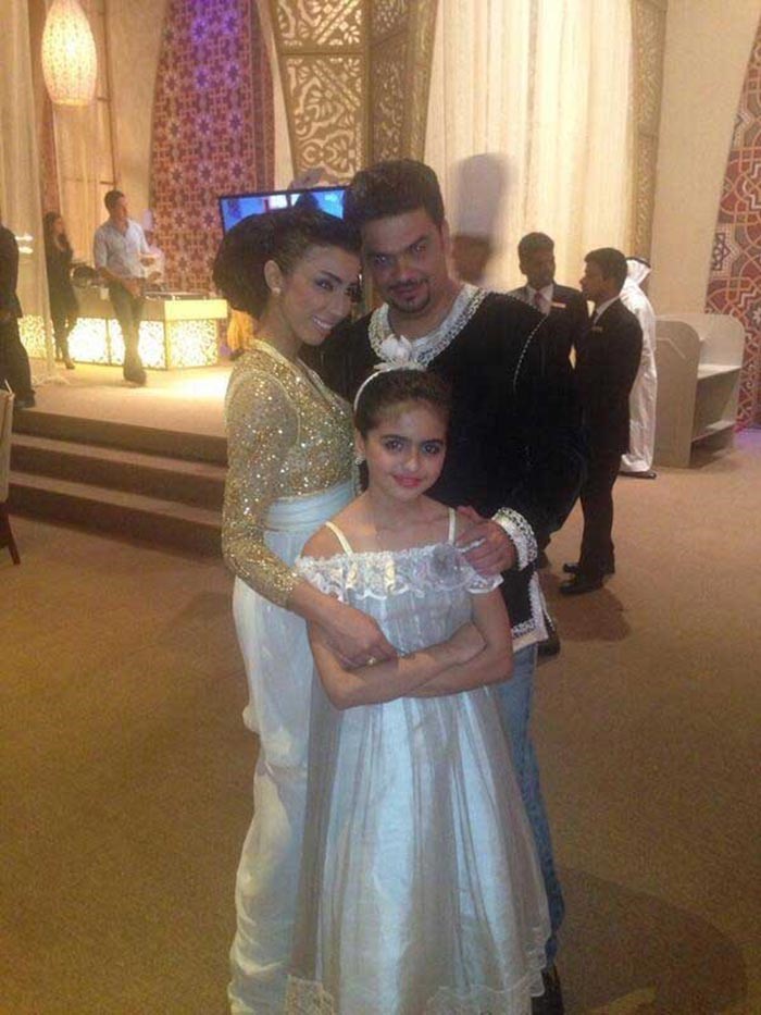 بالصور.. دنيا بطمة تحتفل رسمياً بخطوبتها وتلتقي بابنة خطيبها في حفل mbc