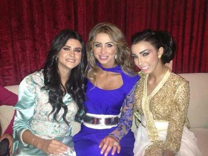 بالصور.. دنيا بطمة تحتفل رسمياً بخطوبتها وتلتقي بابنة خطيبها في حفل mbc
