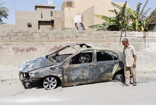 سيارة مدمرة بعد هجوم بقنبلة في كركوك امس الاول	رويترز﻿