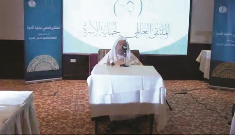 د يوسف القرضاوي يلقي كلمته امام الملتقى﻿