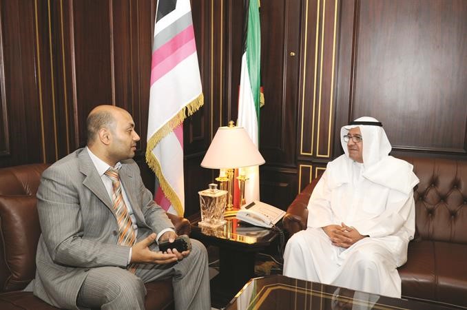 فواز الفرح متحدثا للزميل احمد يوسف قاسم باشا