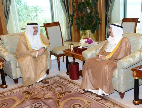 صاحب السمو الامير الشيخ صباح الاحمد مستقبلا الشيخ احمد الحمود ﻿