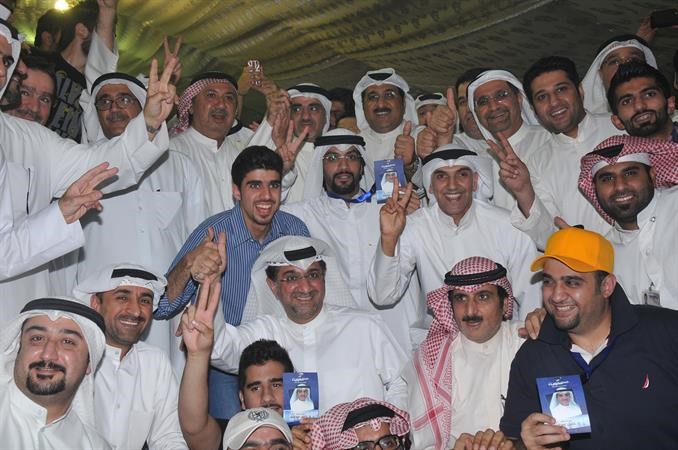 ناخبو الثالثة يحتشدون في ديوان خليل عبدالله