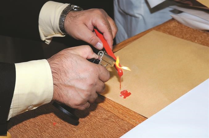 والشمع الاحمر حاضر