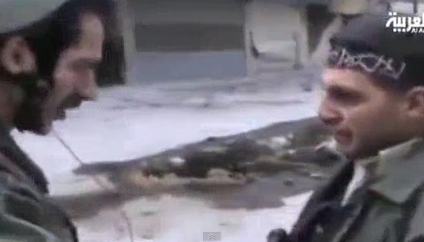 بالفيديو .. حوار نادر بين جندي نظامي والجيش الحر في حمص المدمّرة