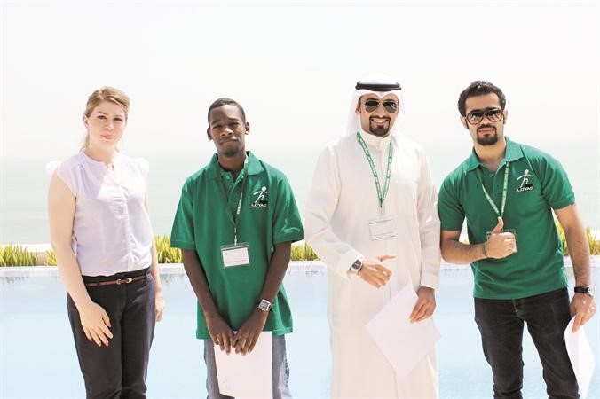 لقطة تذكارية مع طلبة لوياك المشاركين بالبرنامج الصيفي