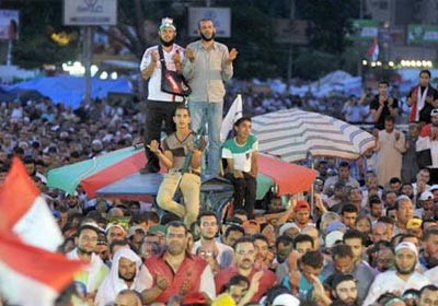 حبس 72 متهماً من معتصمي «رابعة العدوية» احتياطياً في أحداث المنصة ومباشرة التحقيق في عنف «أبو حشيش»