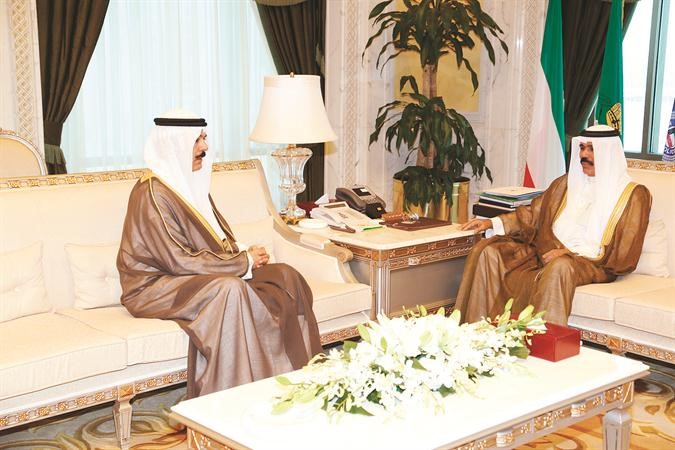سمو ولي العهد الشيخ نواف الاحمد مستقبلا الشيخ محمد الخالد