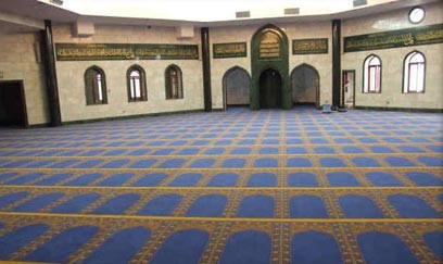 إمام يروع المصلين ويدفعهم للفرار من مسجده