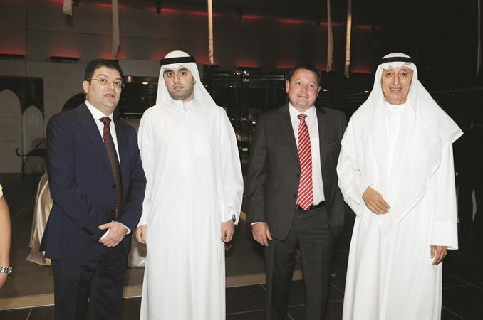 علي مراد بهبهاني وروجر كرياكو وعبدالمحسن بهبهاني خلال الحفل 