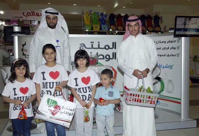 «منا وفينا» وزعت القرقيعان في سليل الجهراء