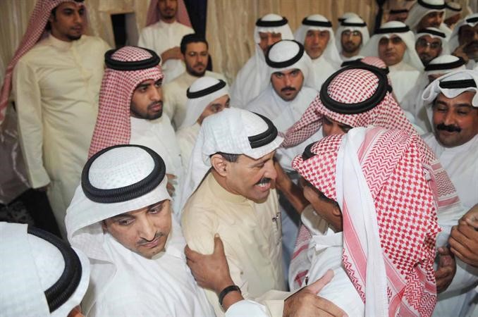 محمد طنا يتلقى التهاني والتبريكات من ابناء الرابعة﻿