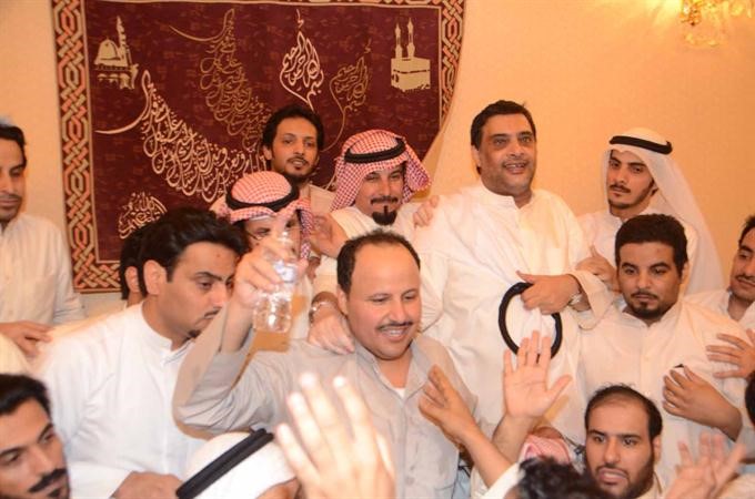 طلال السهلي لحظة فوزه بعضوية المجلس﻿