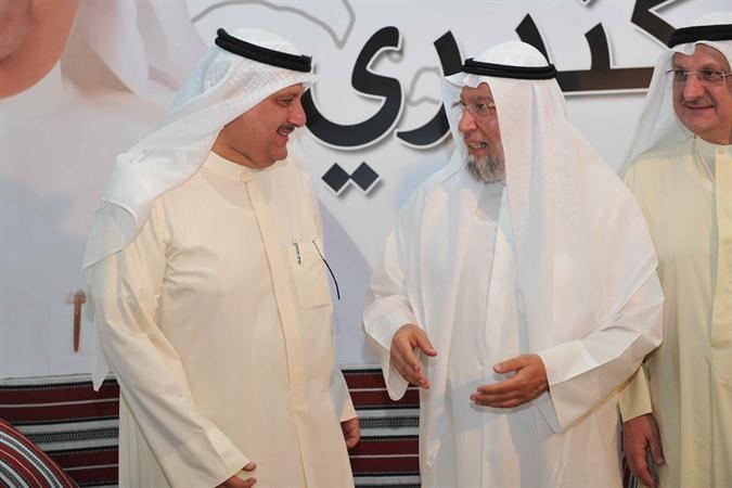 النائب السابق احمد باقر مهنئا عيسى الكندري﻿
