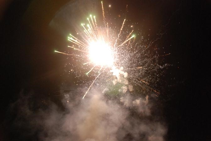 الالعاب النارية احتفالا بفوز الحويلة﻿