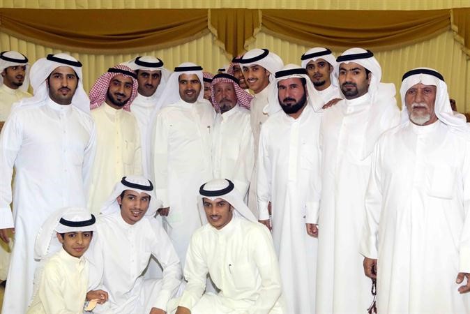 ويحتفي بالفوز مع ابناء الدائرة الخامسة﻿