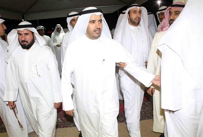 سيف العازمي بين انصاره يتلقى التهاني بالنجاح	ياسر الزيات﻿