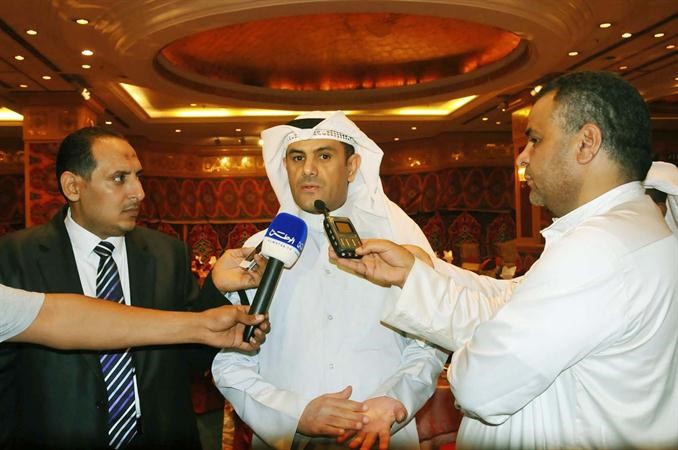 رجب الرفاعي متحدثا الى الصحافيين