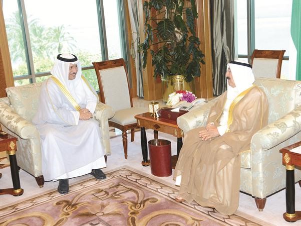 صاحب السمو الامير الشيخ صباح الاحمد مستقبلا سمو رئيس مجلس الوزراء الشيخ جابر المبارك 