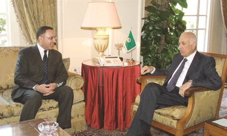 د نبيل العربي خلال لقائه السفير جمال الغنيم 