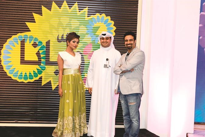  مسؤول زين مع مقدمي البرنامج الفنان خالد امين والمذيعة نورة عبدالله ﻿