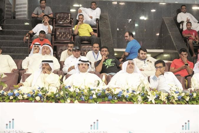 السفير عادل العيار والخليفة ومهند يوسف يتابعون المباريات ﻿