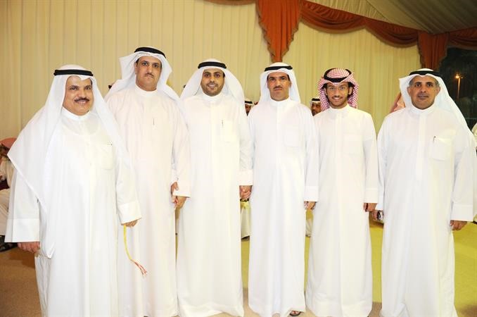 النائب محمد الجبري متوسطا يوسف ابورقبة وبعض الحضور﻿