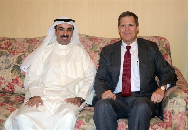 ومع السفير الاميركي