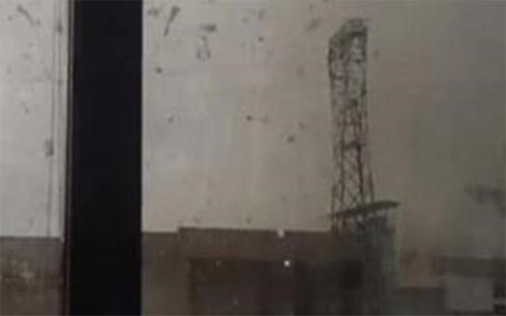 بالفيديو.. إيطالي يصور الإعصار المدمر من مكتبه في ميلانو