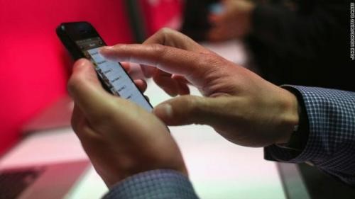 هل يقرأ أي فون الجديد بصمات الأصابع؟