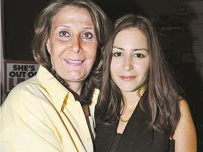 ﻿منة شلبي مع والدتها﻿