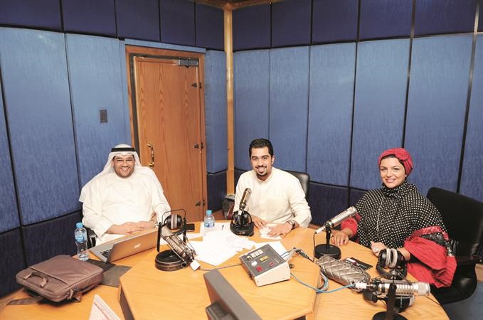  فاطمة دشتي مع احمد الموسوي وعلي حيدر في البرنامج	فريال حماد﻿