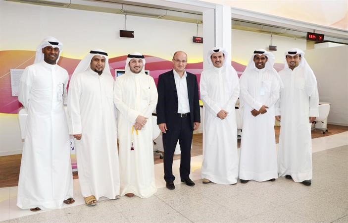 م سلمان بن عبدالعزيز البدران مع فريق عمل VIVA ﻿
