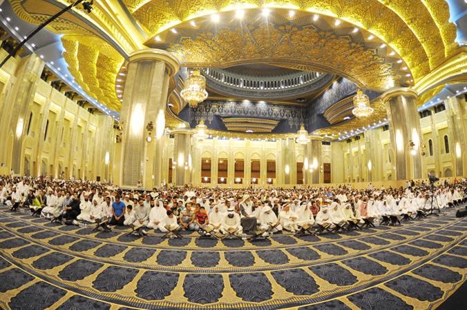 جموع المصلين خلال الليلة 23 في المسجد الكبير﻿