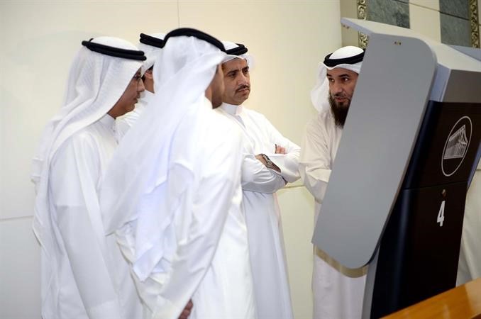 الامين العام علام الكندري يشرح للنواب الجدد كيفية التصويت الالكتروني﻿
