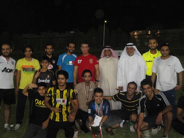 صورة جماعية للفريق الفائز باللقب﻿