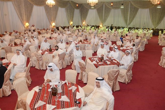 جانب من ابناء الدائرة الثانية يهنئون الصالح