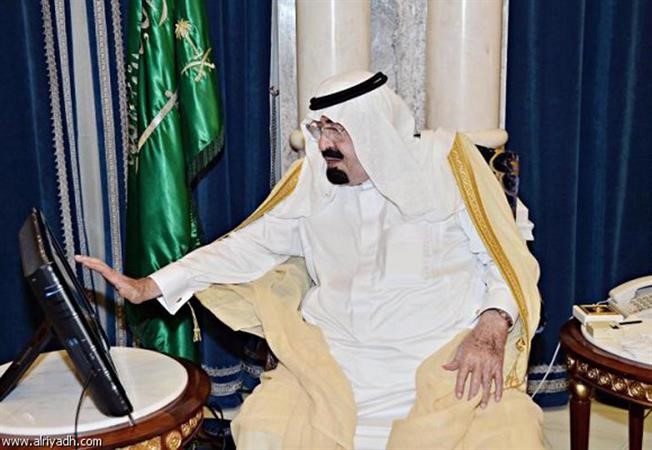 الملك عبدالله بن عبدالعزيز يدشن مشاريع تنموية وصناعية في السعودية