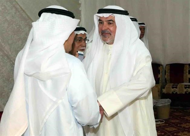 عاشور يتلقى التهاني
