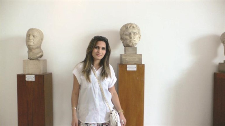 الزميلة بيان عاكوم بين راسين لامبراطورين رومانيين﻿