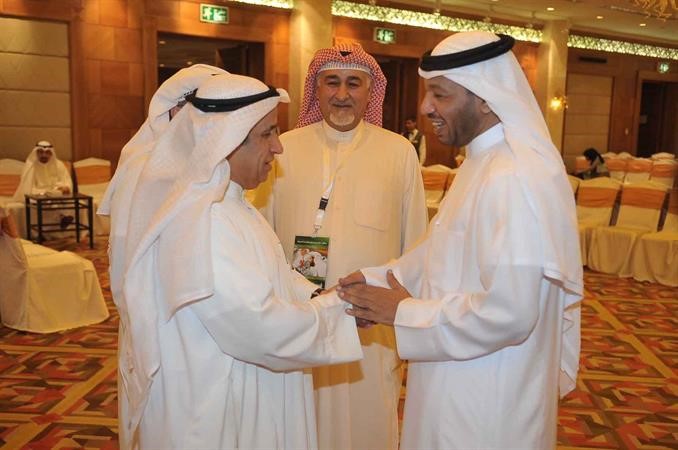 الدويسان مع احد الناخبين
