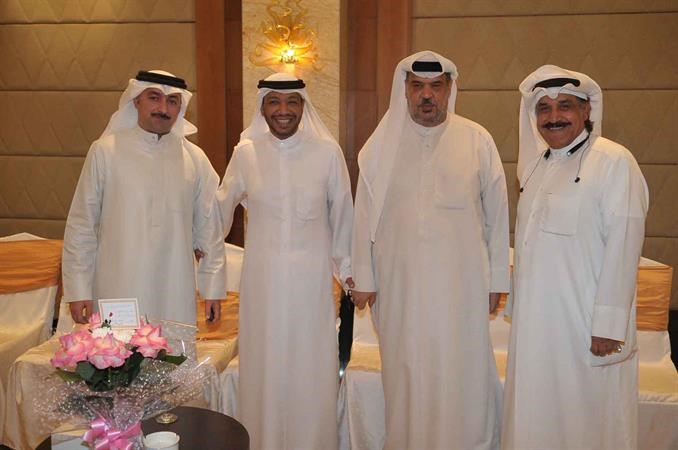 جانب من المهنئين ويبدو الزميل عباس دشتي
