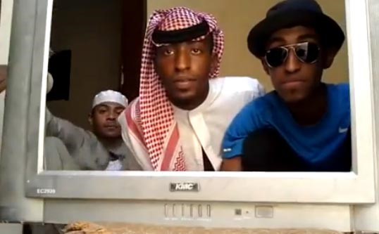 بالفيديو.. أقوى أنواع الفصلة.. شباب يقلدون "الأمن والسلامة" بطريقة طريفة