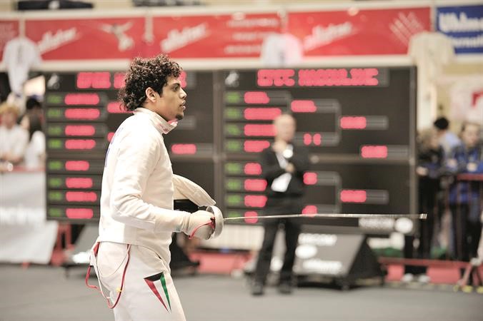 بطل المبارزة عادل مال الله 