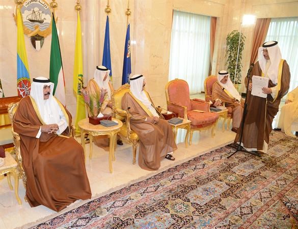 سمو رئيس الوزراء الشيخ جابر المبارك يلقي كلمته امام صاحب السمو بحضور سمو ولي العهد الشيخ نواف الاحمد﻿
